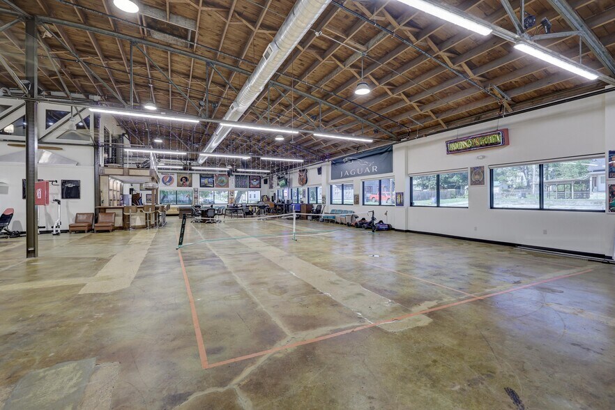 More Photos Of 102 S Wall Ave, Joplin Office For Sale