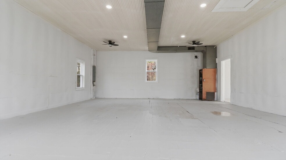 More Photos Of 3104 Tucker Hill Rd, Kinsale Warehouse For Sale