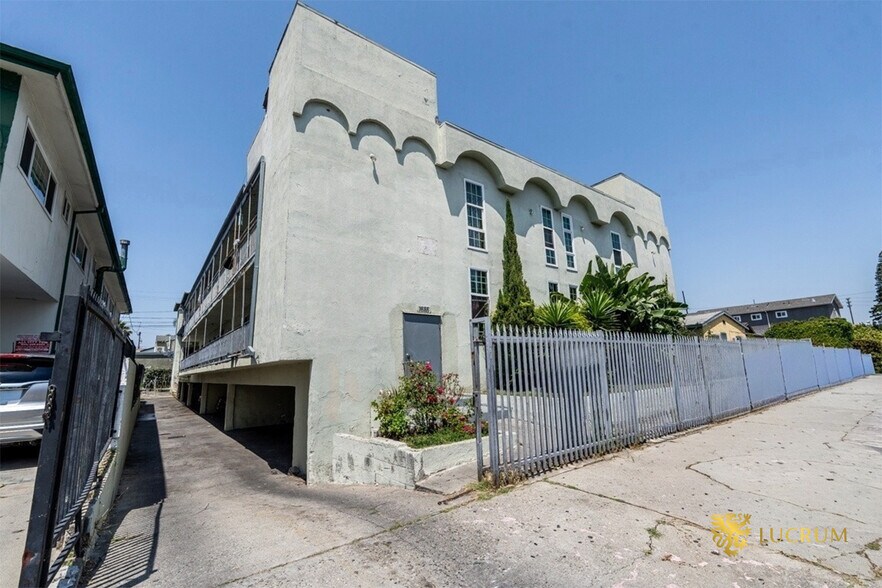 More Photos Of 1683 S Longwood Ave, Los Angeles Apartments For Sale