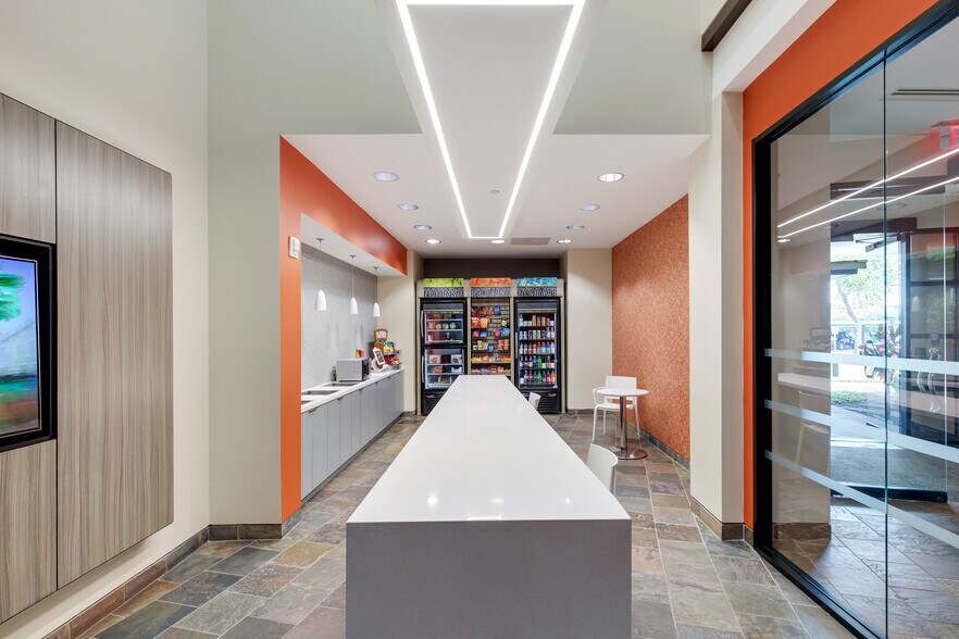 More Photos Of 4700 W Sam Houston Pky N, Houston Office For Lease