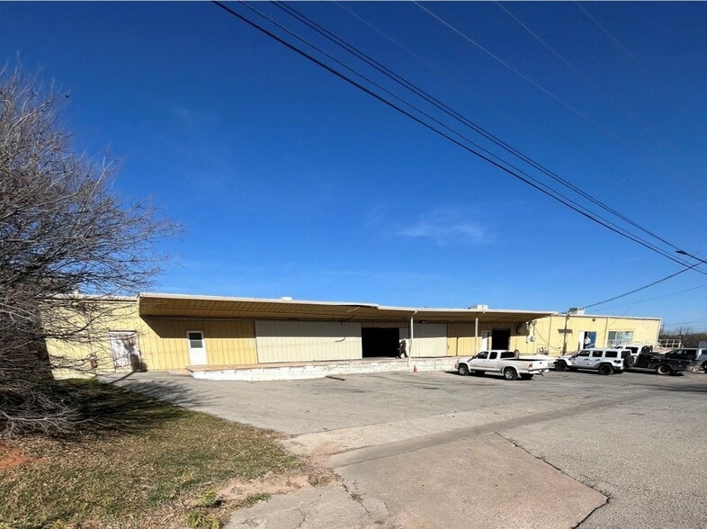 More Photos Of 226 S 7th Ave, Abilene Warehouse For Lease
