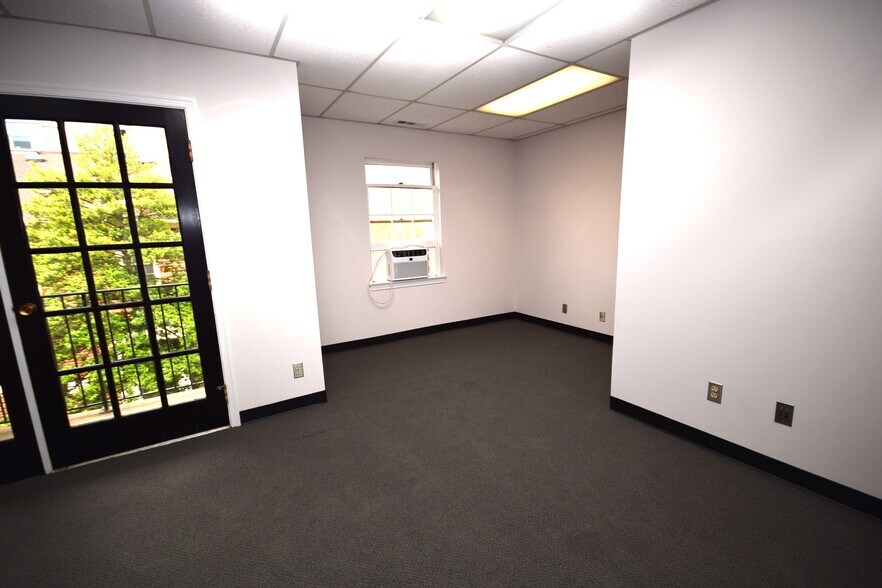 More Photos Of 121-123 Rowell Ct, Falls Church Office For Lease