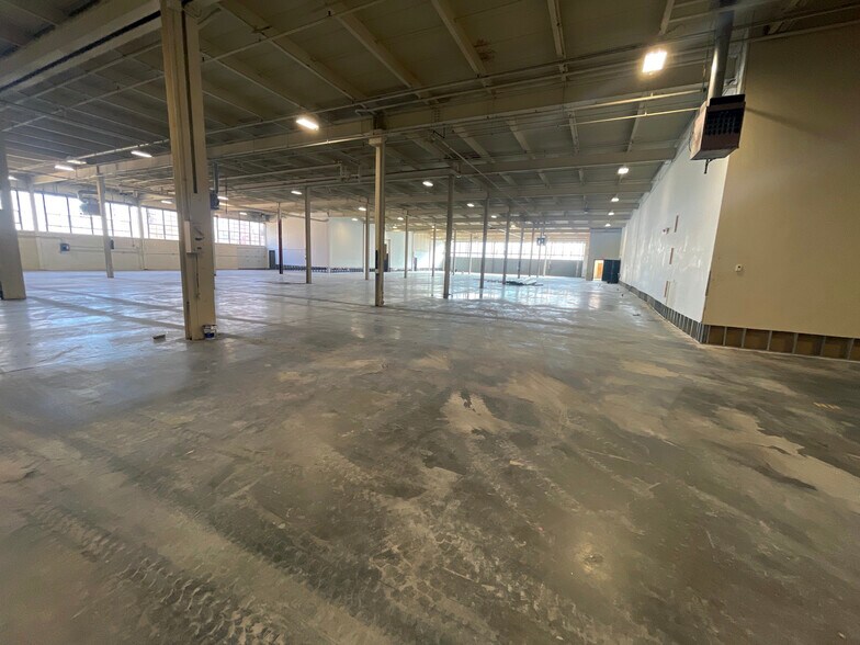 More Photos Of 136 Fuller Rd, Albany Warehouse For Lease