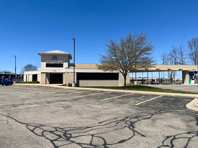 More Photos Of 710 Seminole Rd, Muskegon Bank For Sale