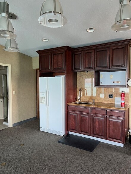 More Photos Of 3351 Lake Tahoe Blvd, South Lake Tahoe Office Residential For Lease
