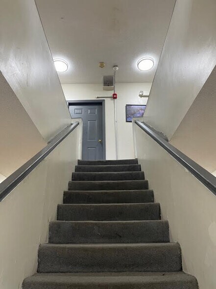 More Photos Of 174 Ashley St, Hartford Apartments For Sale