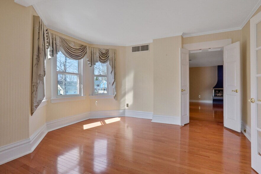 More Photos Of 411 Albany Ave, Kingston Storefront Retail Office For Sale