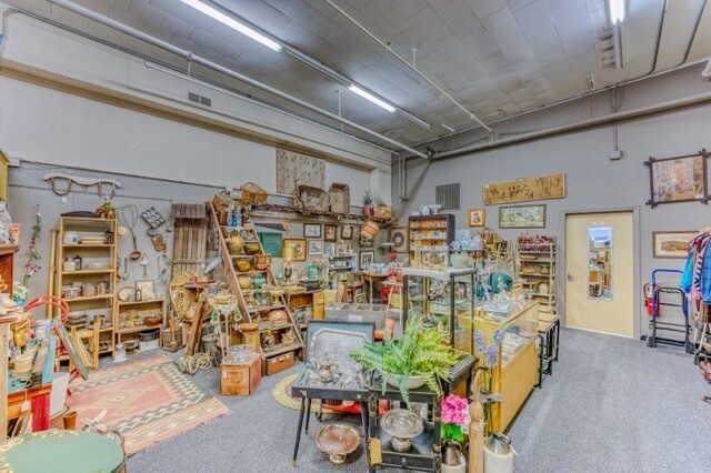 More Photos Of 443 Railroad St, Saint Johnsbury General Retail For Sale