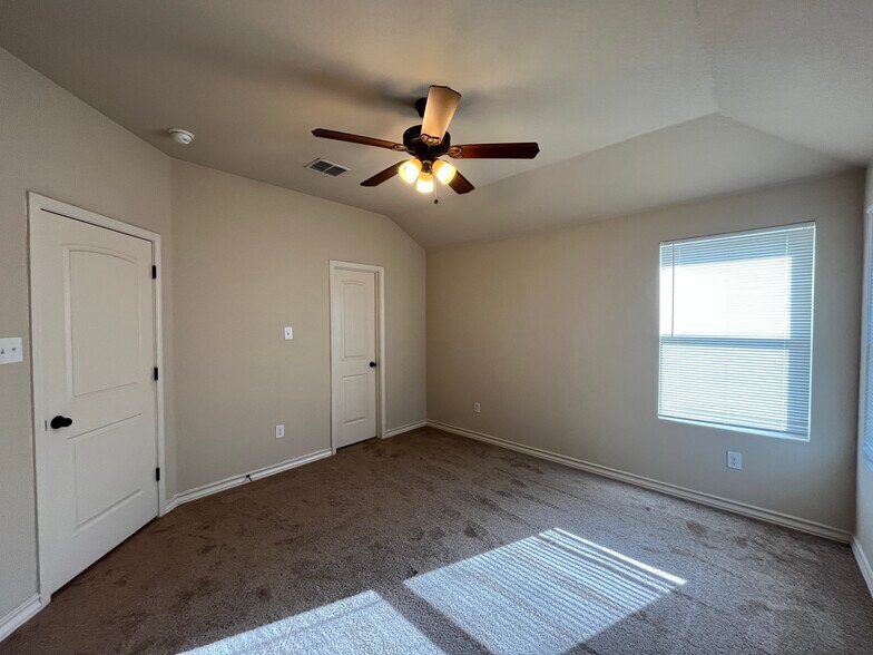 More Photos Of 7002 Donovan Way, San Antonio Apartments For Sale