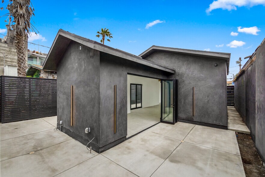 More Photos Of 1222 Abbot Kinney, Venice Storefront For Lease