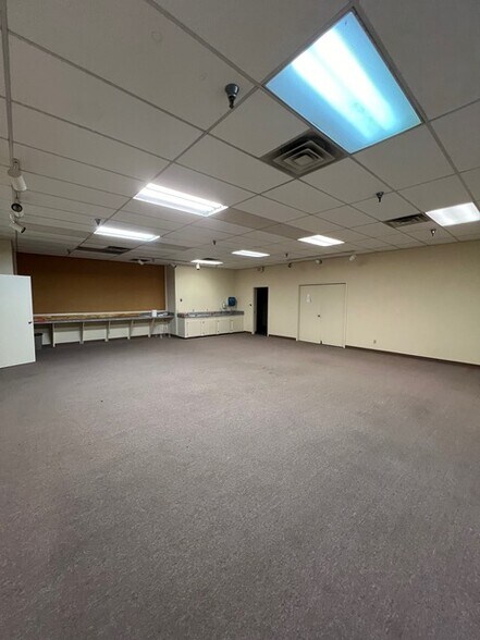 More Photos Of 410 Hamilton Rd, Bossier City Distribution For Lease