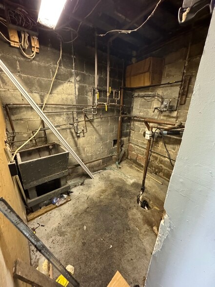 More Photos Of 687 Belmont St, Belmont Restaurant For Lease