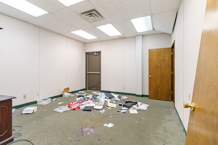 More Photos Of 214 N School St, Winfield Light Distribution For Sale