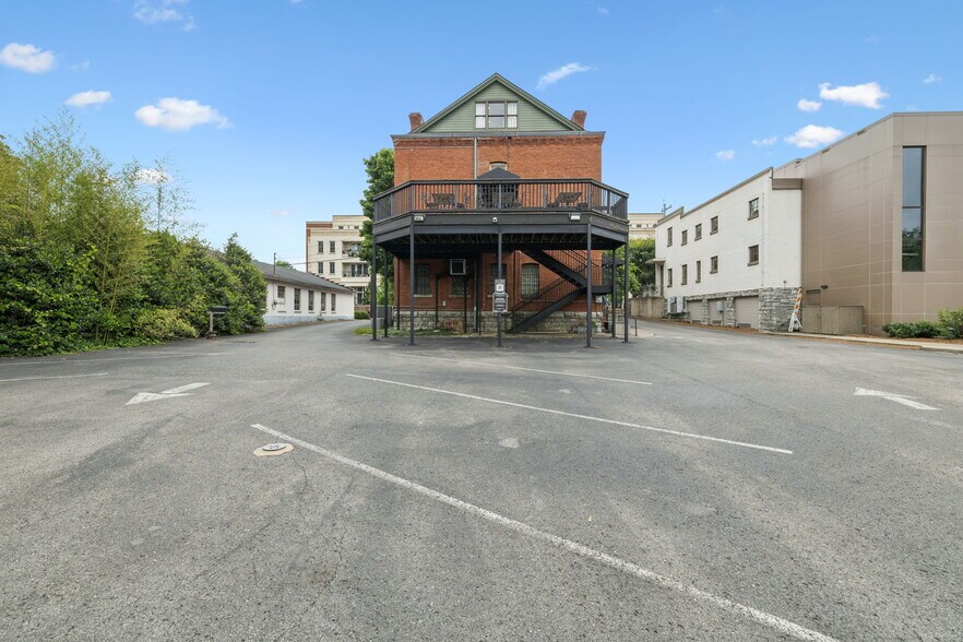 More Photos Of 108 Bridge St, Franklin Storefront For Sale