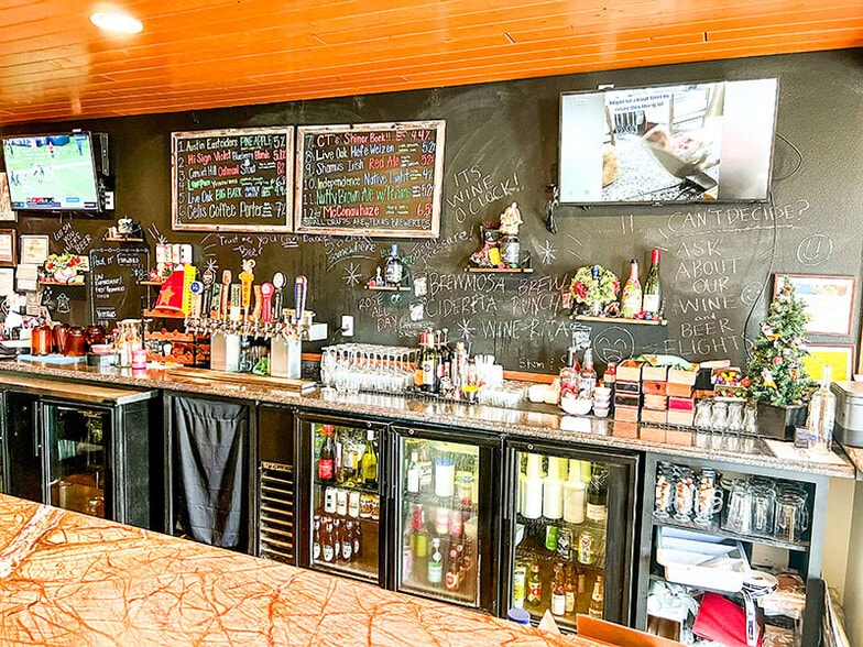 More Photos Of 1507 Chestnut St, Bastrop Freestanding For Lease