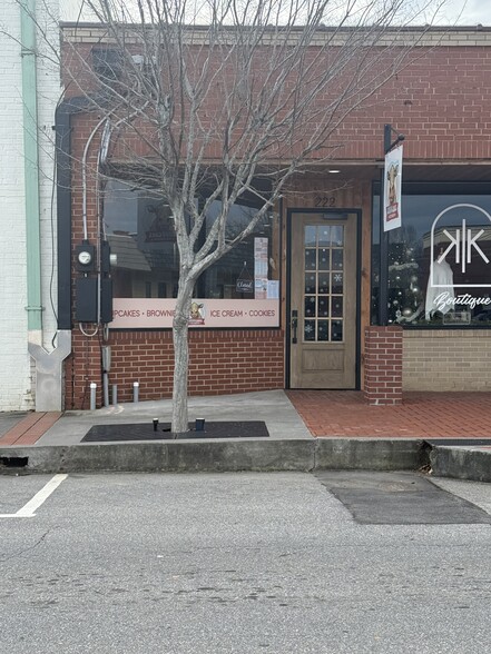 Primary Photo Of 216-222 E Main, Yadkinville Storefront For Lease