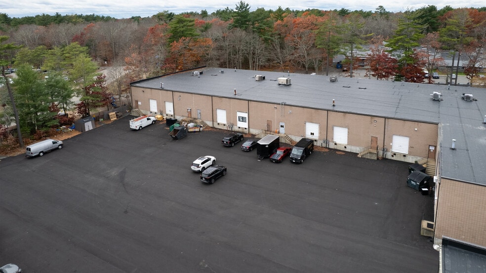 More Photos Of 104 Longwater Dr, Norwell Light Distribution For Sale