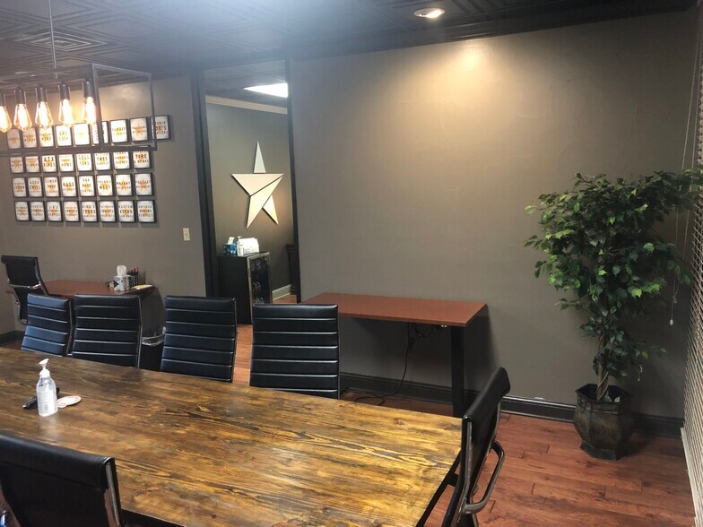 More Photos Of 222 Sidney Baker St S, Kerrville Office For Sale