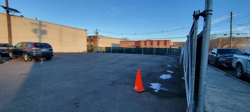 More Photos Of 256-260 Green St, South Hackensack Warehouse For Lease