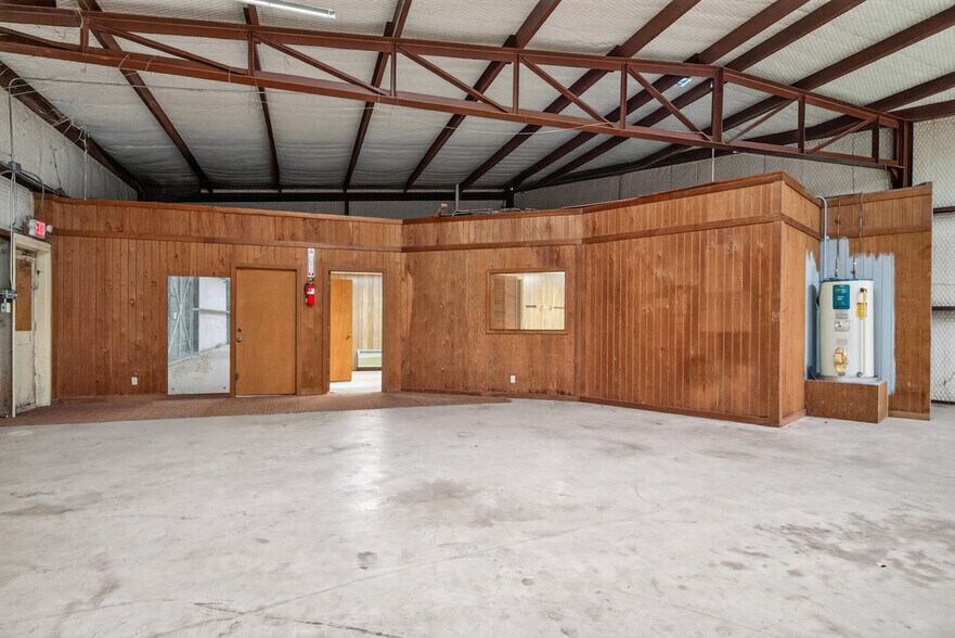 More Photos Of 6618 Westfield Dr, San Antonio Warehouse For Sale