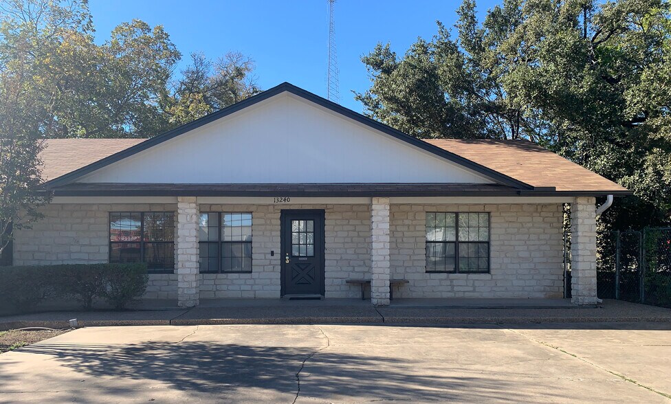 More Photos Of 13240 Pond Springs Rd, Austin Warehouse For Sale