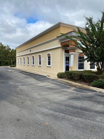 More Photos Of 136 N Orchard St, Ormond Beach General Retail For Lease