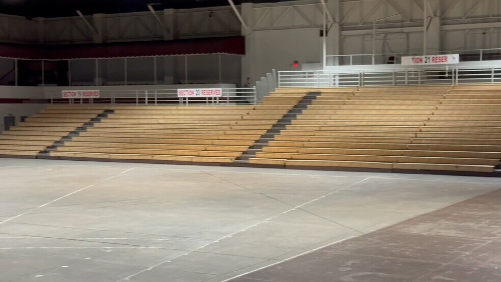 More Photos Of 10408 State Highway 64 E, Tyler Theater Concert Hall For Sale