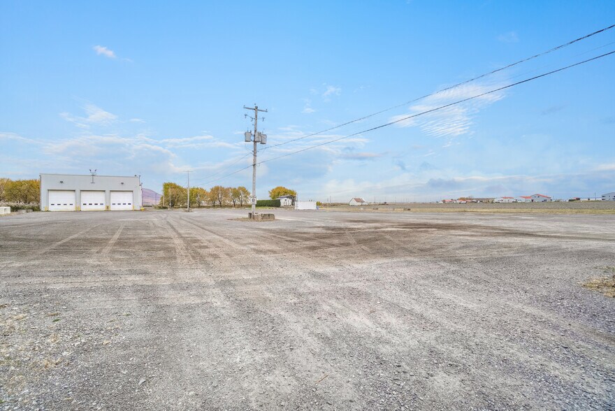 More Photos Of 944A Ch Trudeau, Saint-mathieu-de-beloeil Warehouse For Lease