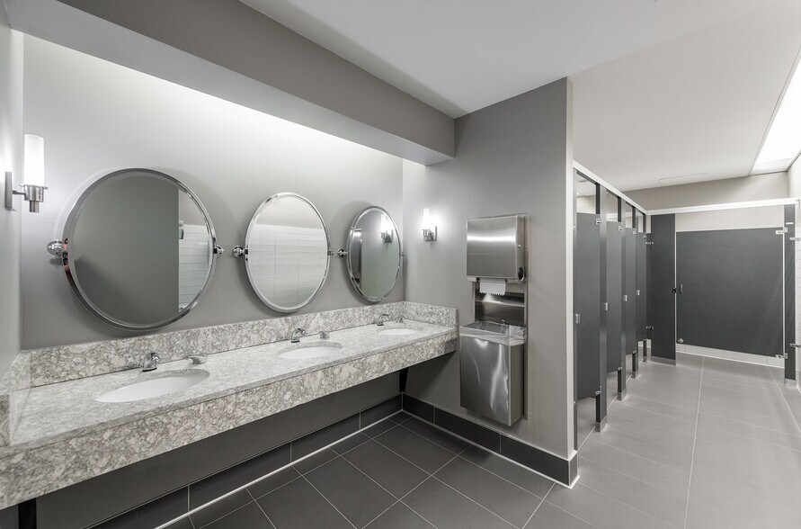 More Photos Of 4651 Salisbury Rd, Jacksonville Coworking Space