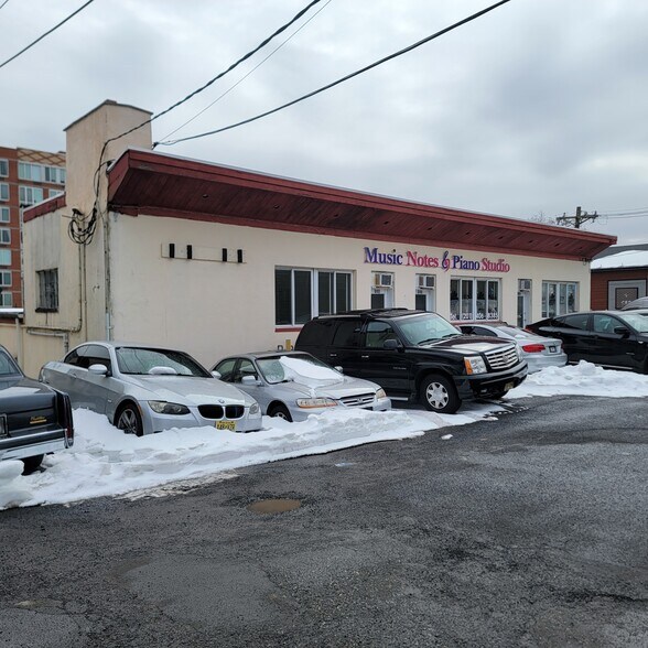 Primary Photo Of 426 Bergen Blvd, Palisades Park Light Distribution For Lease