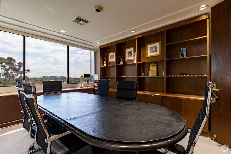 More Photos Of 640 S San Vicente Blvd, Los Angeles Medical For Lease