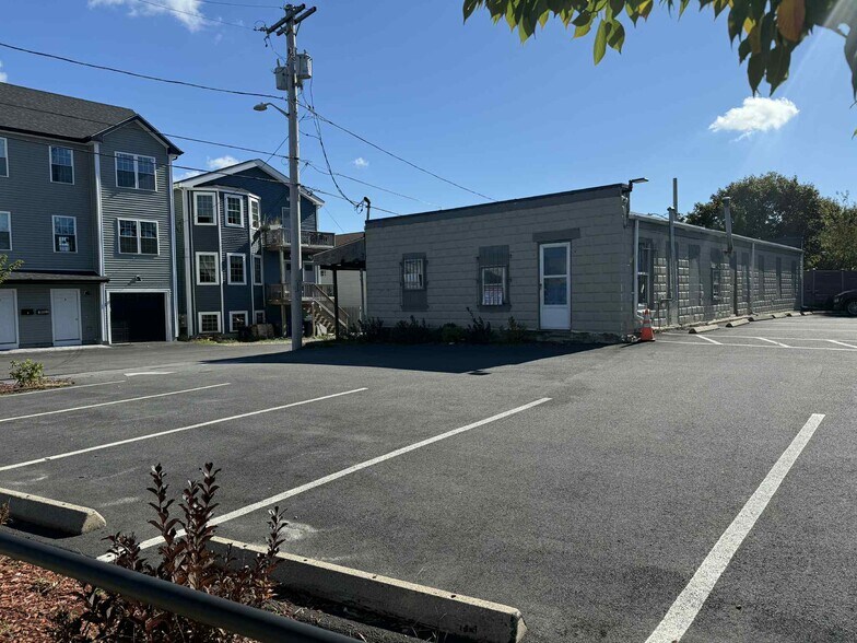 More Photos Of 314 Branch Ave, Providence Manufacturing For Lease