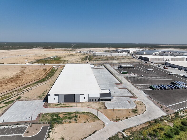 More Photos Of 1203 Reuthinger Pky, Laredo Distribution For Sale