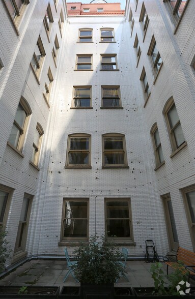 More Photos Of 1623 Main St, Dallas Apartments For Lease