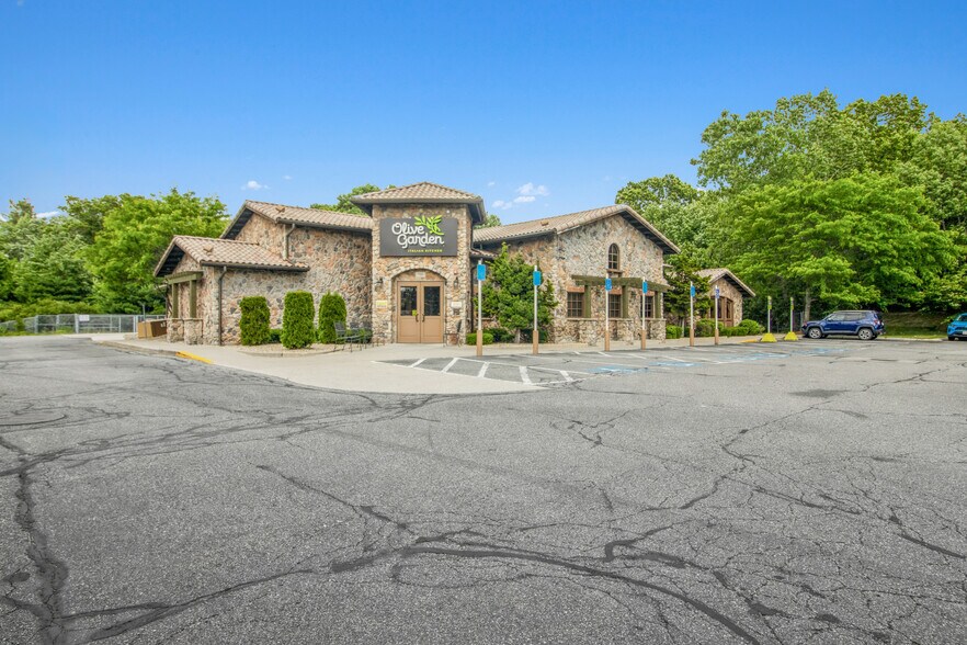 More Photos Of 728 Donald Lynch Blvd, Marlborough Freestanding For Sale