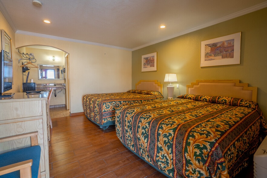 More Photos Of 839 W Pacheco Blvd, Los Banos Hotel For Sale