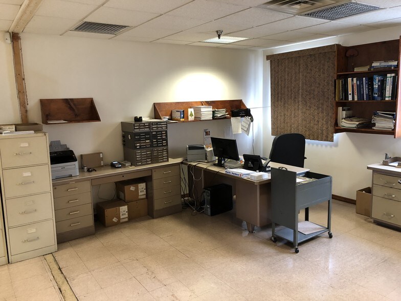 More Photos Of 100 Beecher Ave, Cheltenham Warehouse For Lease