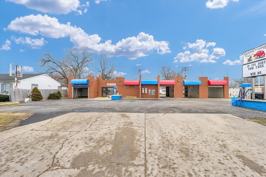 Primary Photo Of 110 W Lincoln Ave, Charleston Carwash For Sale