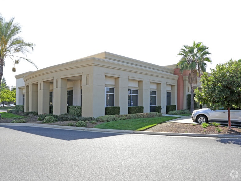 More Photos Of 7055 N Chestnut Ave, Fresno Medical For Sale