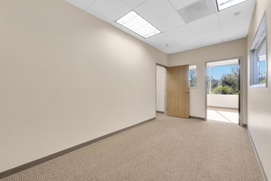 More Photos Of 64-76 Maxwell, Irvine Light Manufacturing For Lease