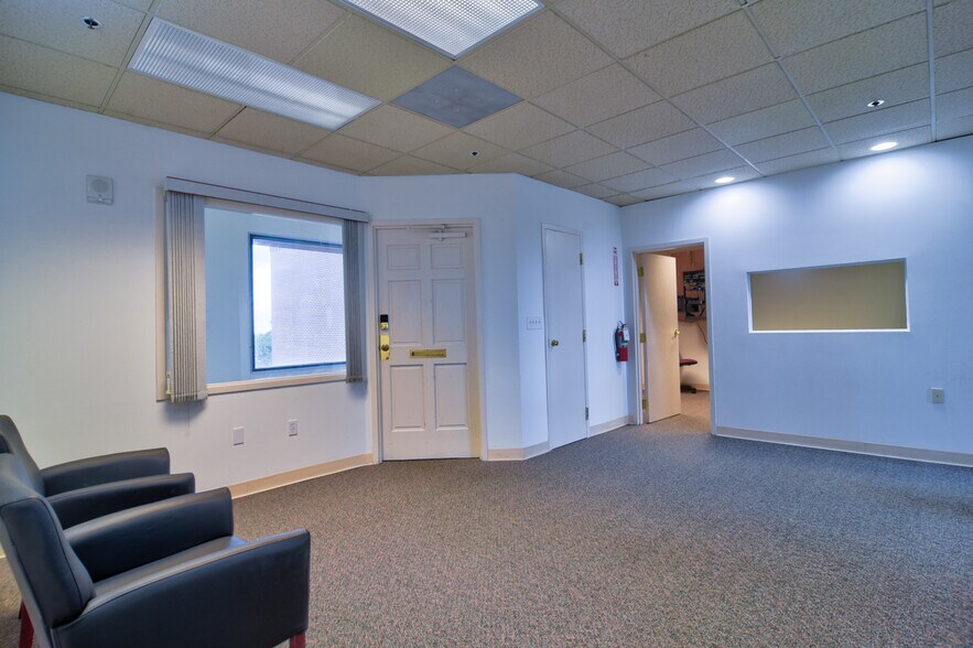 More Photos Of 1150 Cleveland St, Clearwater Office For Lease