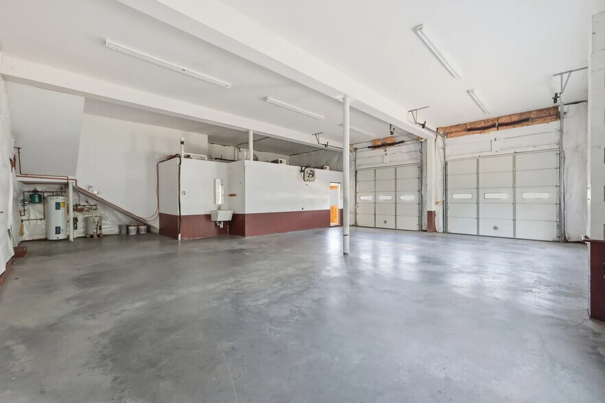 More Photos Of 4 N Berlin Pike, Lovettsville Light Distribution For Lease