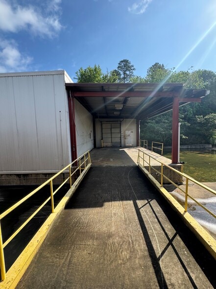 More Photos Of 2255 Gray Hwy, Macon-Bibb Service For Sale