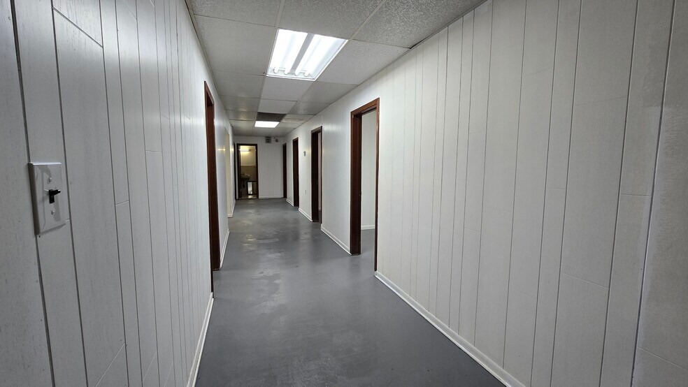 More Photos Of Stumpf Plaza, Gretna Loft Creative Space For Lease