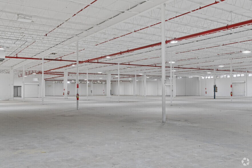 More Photos Of 6501 NW 37th Ave, Miami Warehouse For Lease