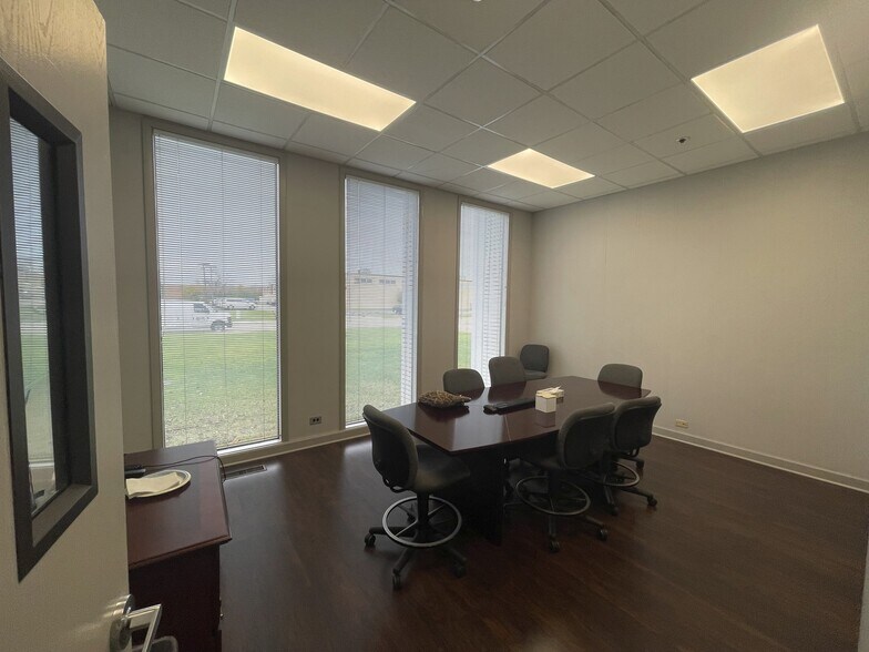 More Photos Of 85 E Bradrock Dr, Des Plaines Warehouse For Sale