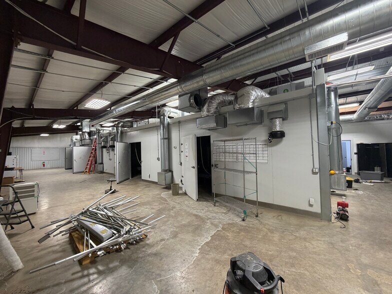 More Photos Of 114 S A St, Skiatook Warehouse For Sale