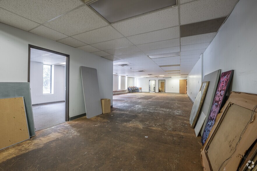 More Photos Of 500 N Bell Ave, Carnegie Warehouse For Lease