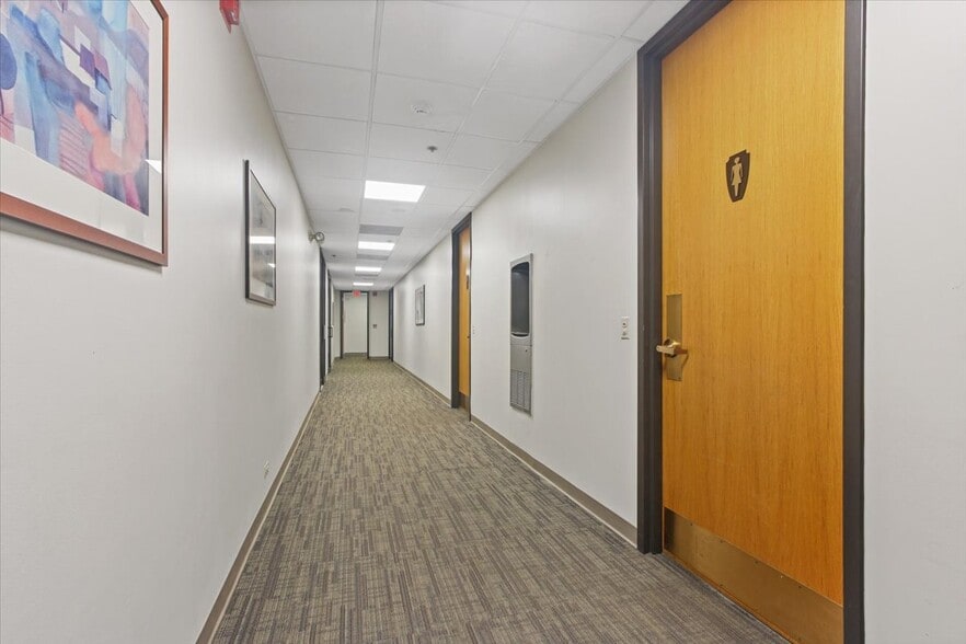 More Photos Of 100 Corporate Pl, Peabody Office For Lease