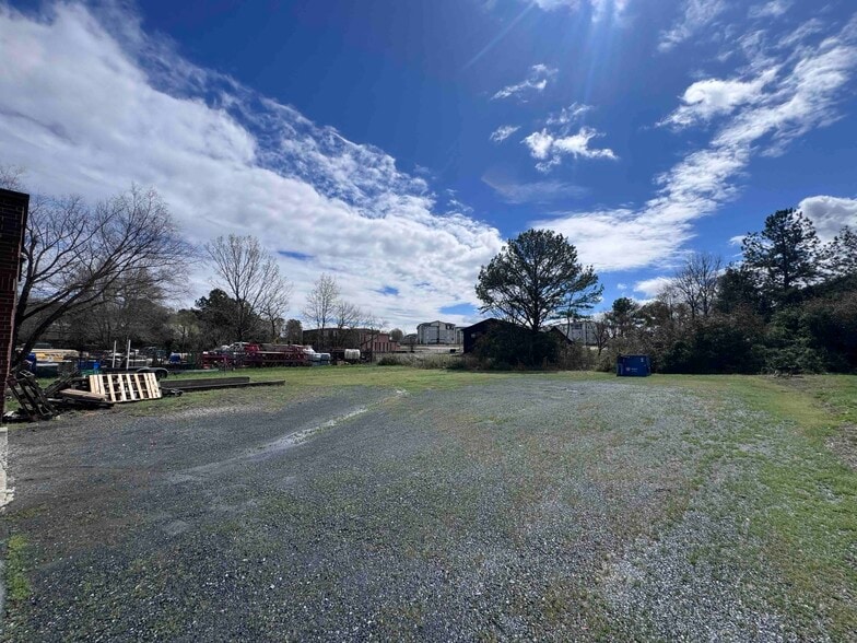 More Photos Of 163 Associates Ln, Indian Trail Warehouse For Lease